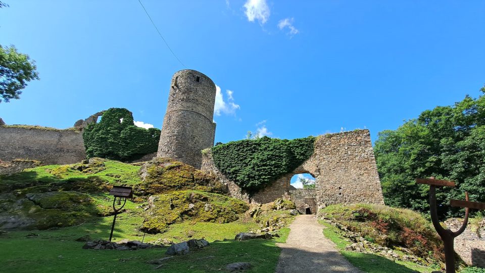 Strážní věž zříceniny hradu Helfenburk u Bavorova na Strakonicku