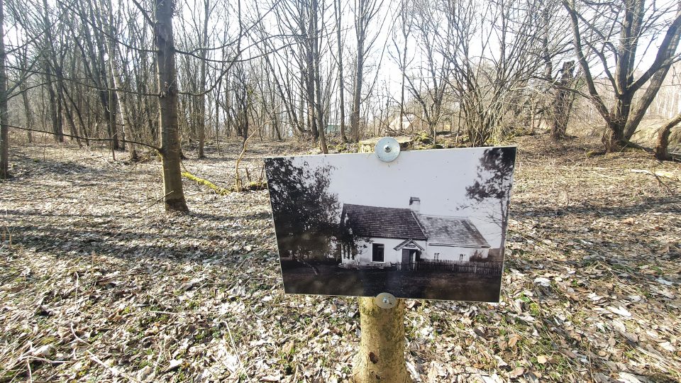 Výstava fotografií připomíná zaniklou vesnici Hodonice na Českokrumlovsku