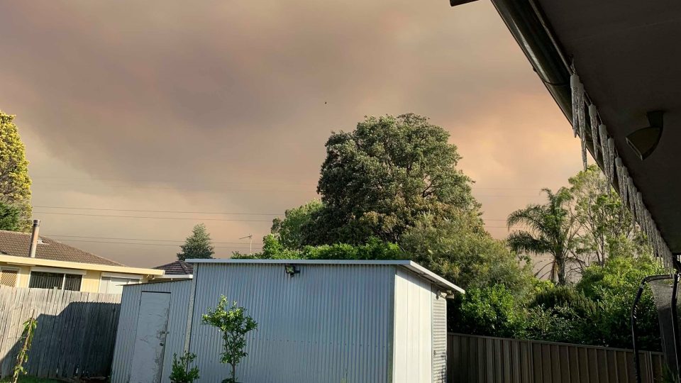 Nedaleký požár, jak ho zachytila Zuzana Zubková, která žije v australských Blue Mountains