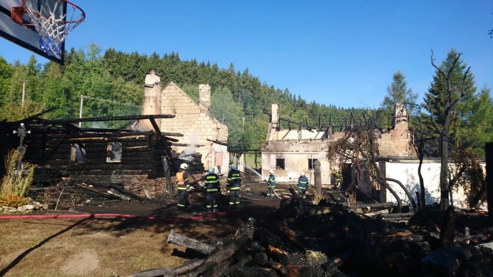 V pondělí ráno zasahovali hasiči u požáru Králováckého dvorce U Babků na Prachaticku