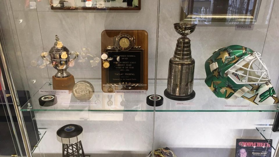 Výstava Hokej – Budějcký fenomén v Jihočeském muzeu přestavuje devadesátiletou historii českobudějovického hokejového klubu