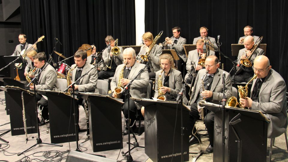 Swing Band Tábor ve studiovém sále Českého rozhlasu České Budějovice