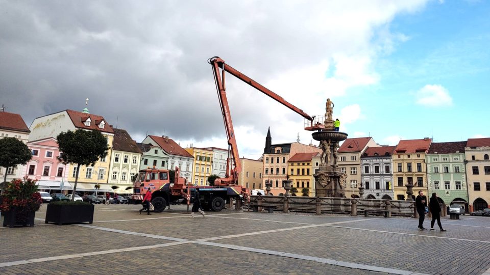 Zazimování Samsonovy kašny na náměstí Přemysla Otakara II. v Českých Budějovicích