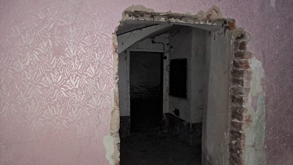 Za zazděnými dveřmi v budově radnice ve Vimperku se skrývaly dvě místnosti
