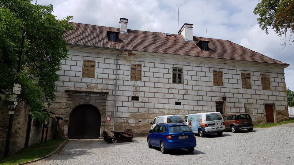 Památkáři začali s rozsáhlou rekonstrukcí zámku ve Vimperku na Prachaticku. Objekt převzali v roce 2015 v havarijním stavu