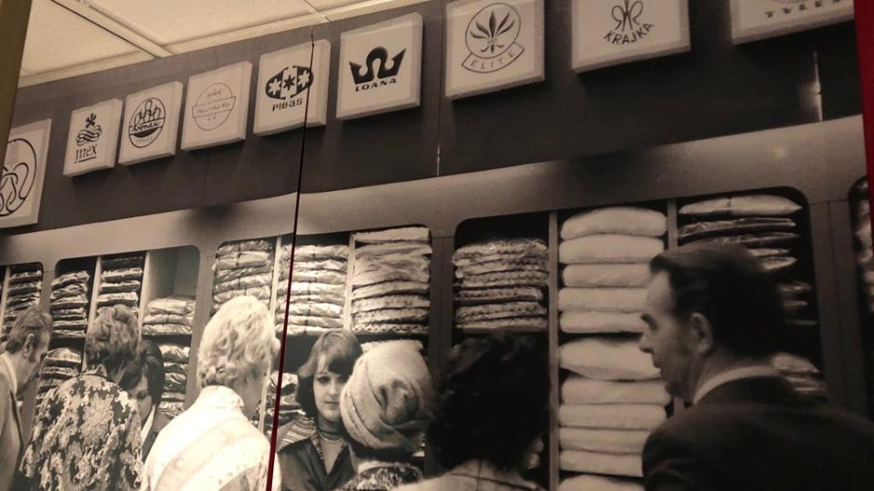 Výstava v Prácheňském muzeu v Písku připomíná historii věhlasného textilního podniku Jitex