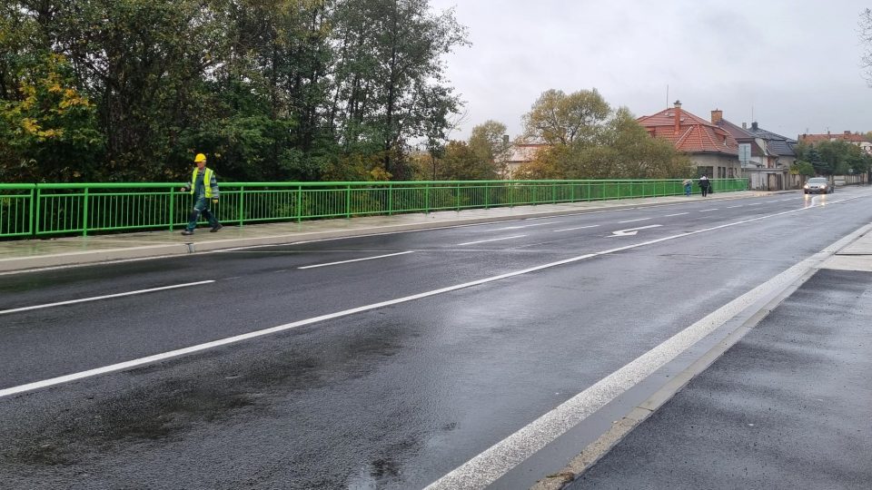 Oprava mostu přes řeku Nežárku u vlakového nádraží v Jindřichově Hradci