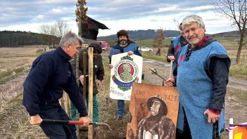 Sázení Žižkových dubů nedaleko rybníka Střela na Strakonicku