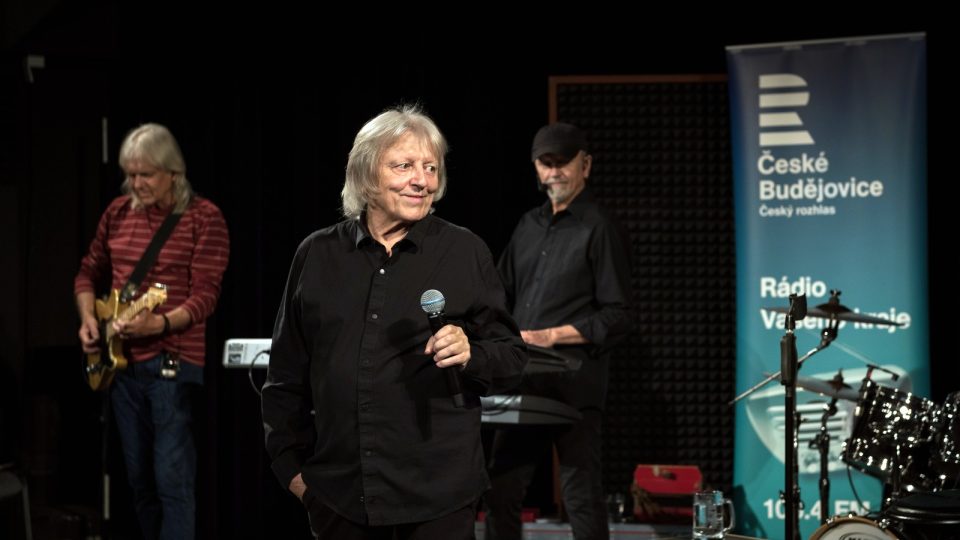 Koncert Václava Neckáře se skupinou Bacily se stal jedním z  vrcholů podzimní sezony v Českém rozhlase České Budějovice