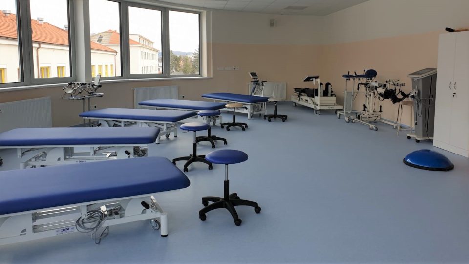 Nemocnice v Českých Budějovicích otevřela nový pavilon T. Vznikl na míru stanici dárců krve a lůžkové části rehabilitačního oddělení. Na snímku tělocvična fyzioterapeutického oddělení