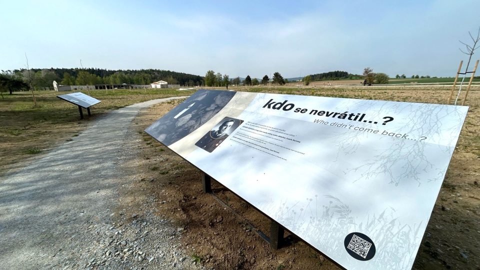 Památník holokaustu Romů a Sintů v Letech u Písku