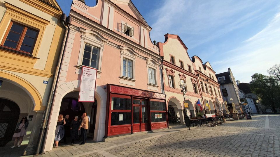 Cenný měšťanský dům ze 16. století na náměstí v Třeboni se proměnil v kulturní prostor s názvem Třeboň 105