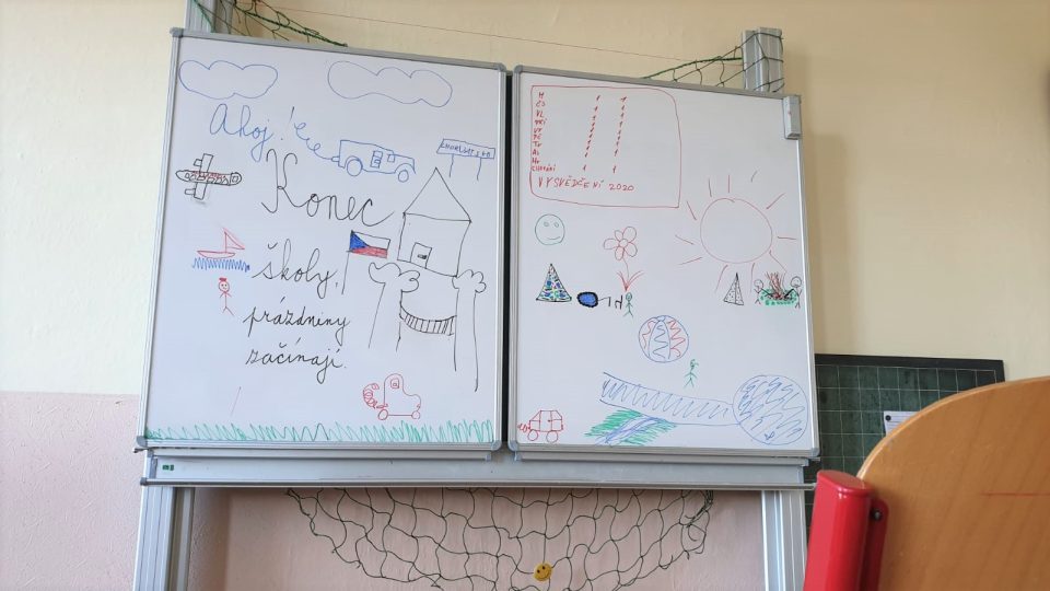 Děti ze základní školy v Protivíně si přišly pro vysvědčení