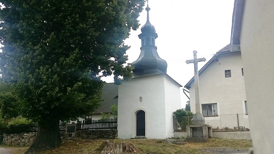 Kaplička ve vesnici Spůle na Prachaticku