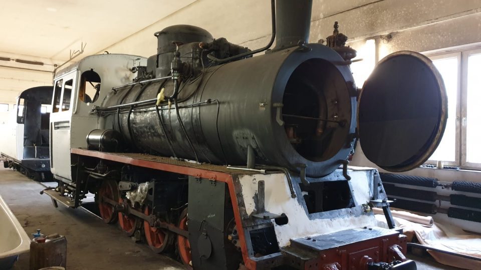 Opravovaná parní lokomotiva pro jindřichohradeckou úzkokolejku
