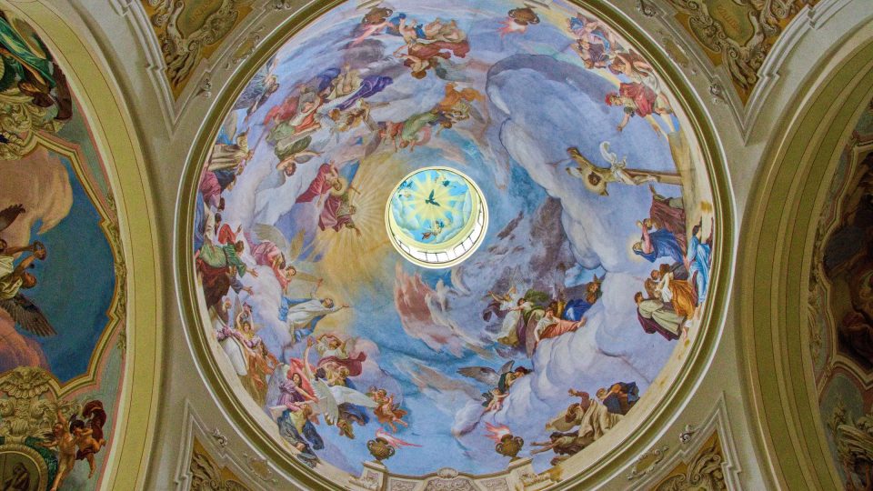 Výmalba lucerny chrámu | foto: Jaroslav Hoření, Český rozhlas Výmalba lucerny chrámu