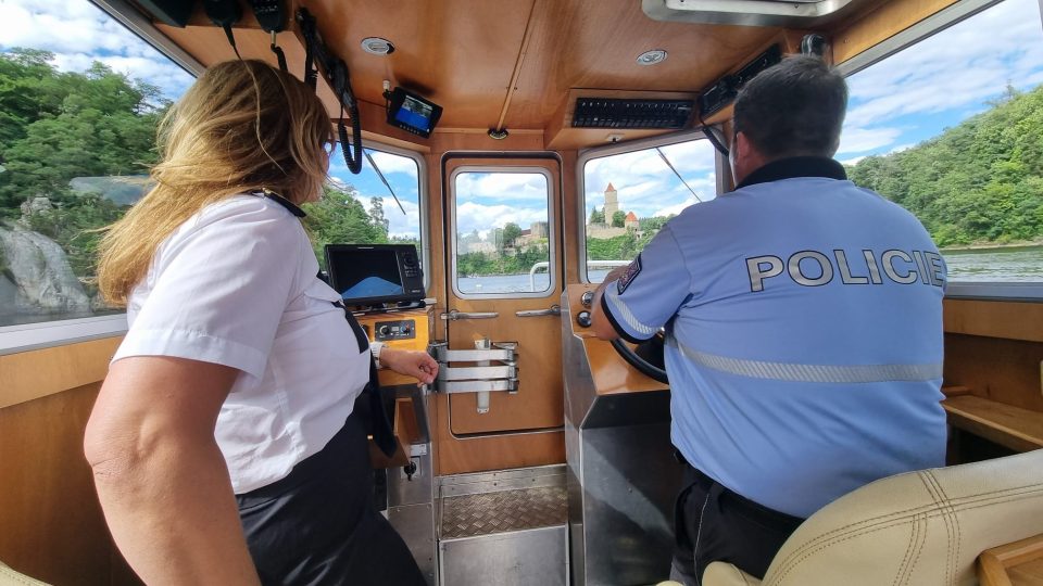 Policisté se Státní plavební správou kontrolovali malá plavidla na Orlíku
