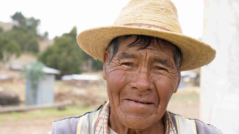 Zemědelec z oblasti Ccotos u jezera Titicaca