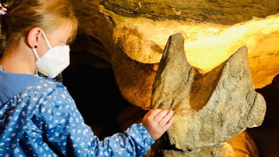 Chýnovská jeskyně se znovu otevřela návštěvníkům. Jako první sem dorazily děti z nedaleké školy