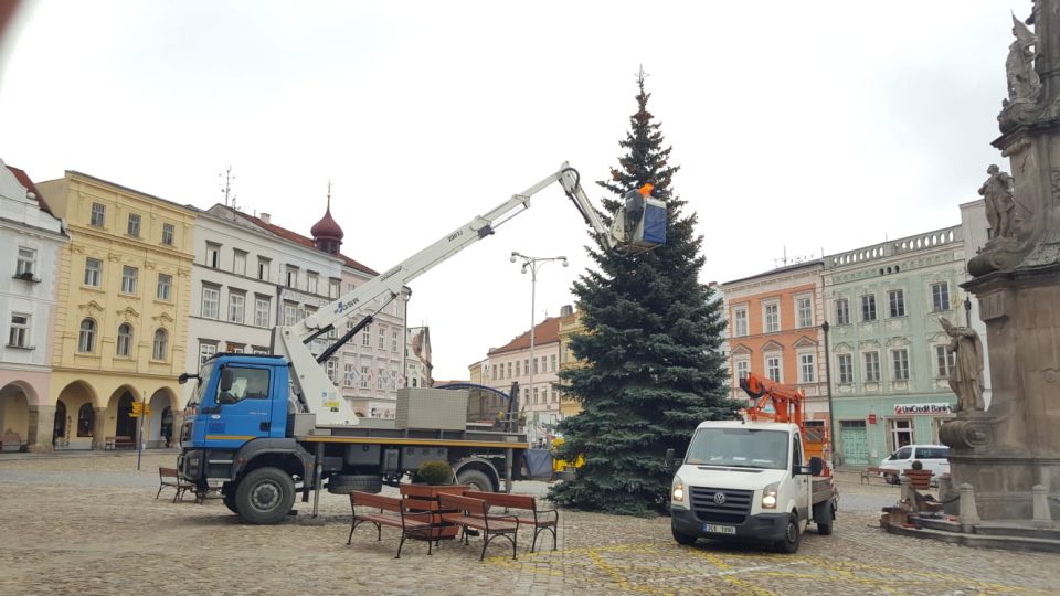Poprvé se strom rozsvítí na první adventní neděli 2. prosince v 18 hodin