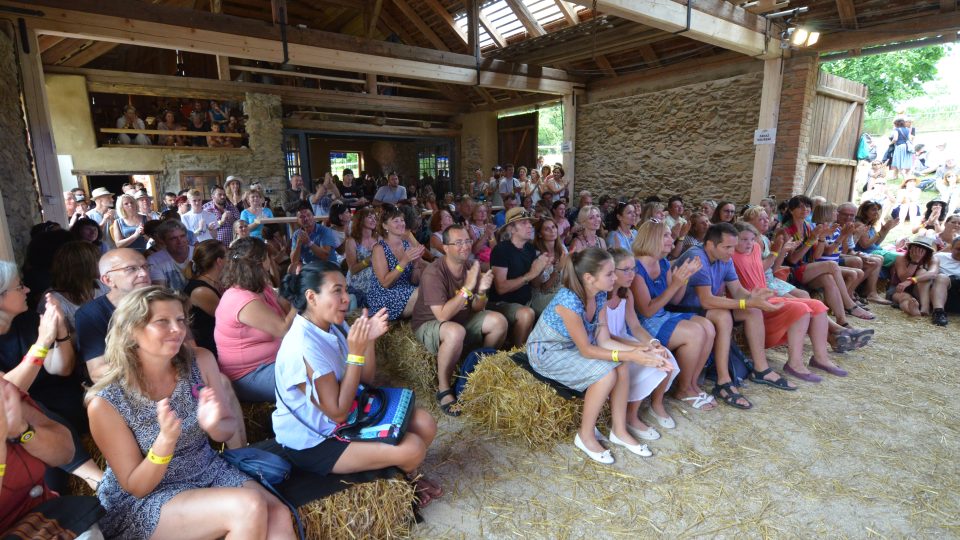 Koncert Lenky Nové a Petra Maláska byl součástí hudebního programu ve stodole v Maříži v rámci Slavonice Festu