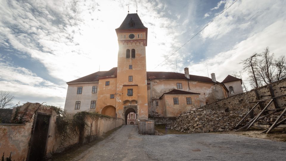 Na zámku ve Vimperku budou k vidění nové expozice místního muzea. Připomenou sklářství, knihtisk, Zlatou stezku, lesnictví, ale i život za éry Schwarzenbergů a za komunismu