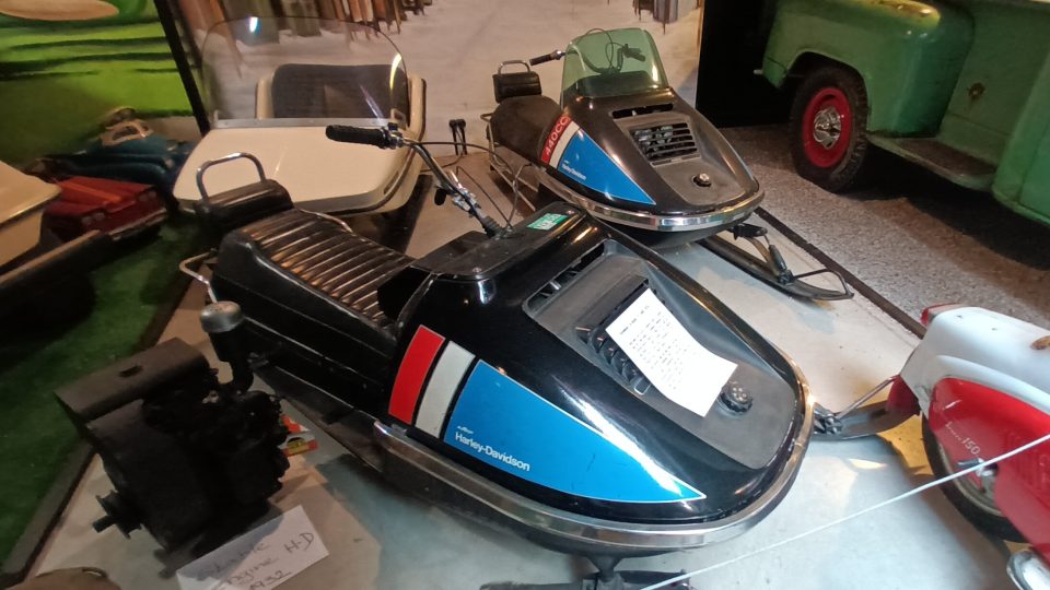 Firma vyráběla také sněžné skútry | foto: Silvie Pospíšilová, Český rozhlas Firma vyráběla také sněžné skútry