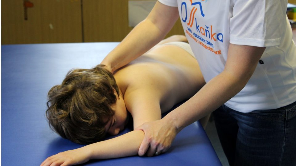 Fyzioterapie v táborském centru Kaňka, které poskytuje péči dětem i dospělým s postižením