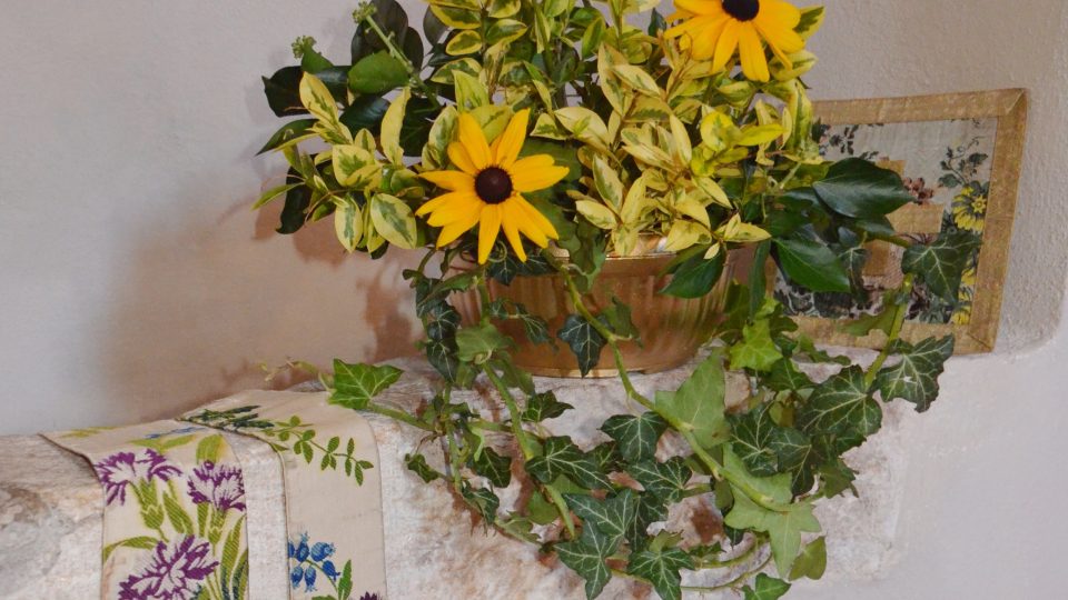 Výstava květinových vazeb a církevních textilií v klášteře ve Zlaté Koruně
