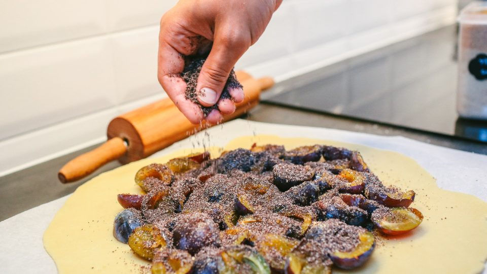 Švestky posypeme mákem a cukrem