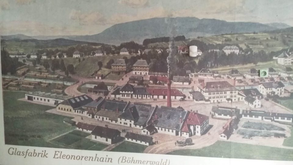 Původní název sklárny Eleonorenhain byl podle kněžny Eleonory ze Schwarzenbergu.