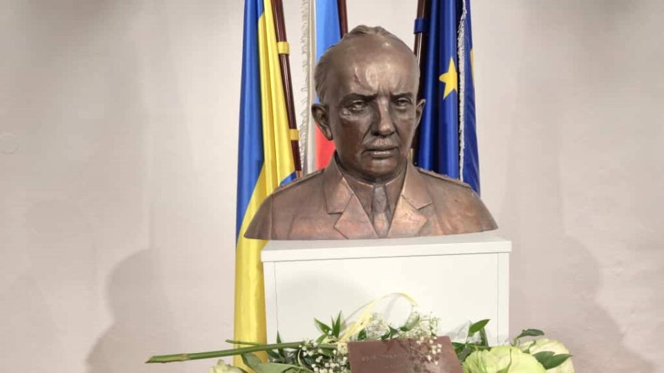 Busta generálmajora in memoriam Františka Skokana v muzeu v Dačicích