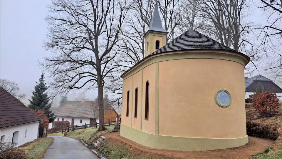 Opravená kaple v Krejčovicích u Volar