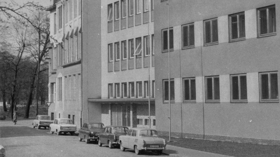 Budova Českého rozhlasu České Budějovice v roce 1975