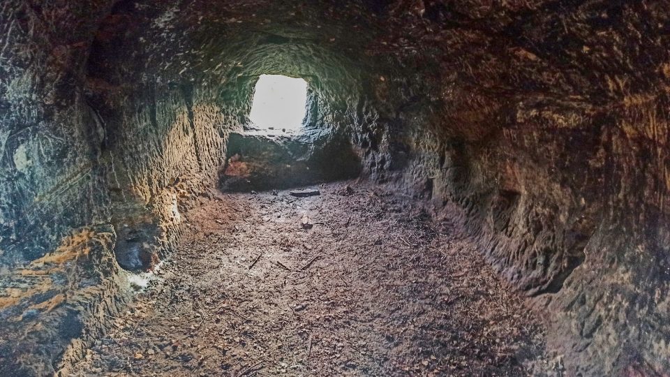 Tesaná jeskyně v Drábovně