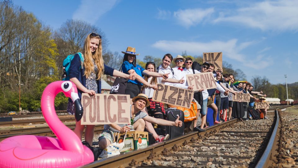 PSO na cestách - na kolejích