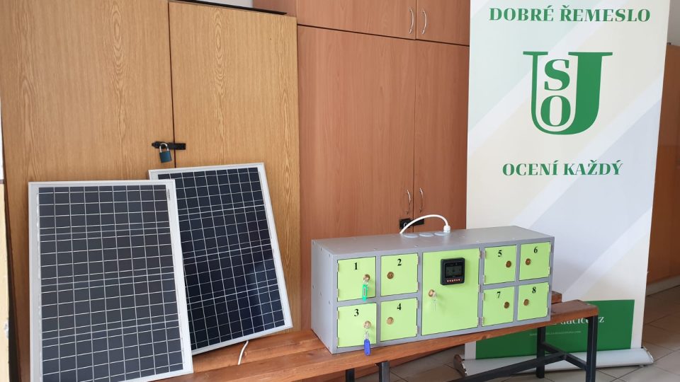 Solární dobijeci stanice bude k dispozici žákům skoly.jpeg