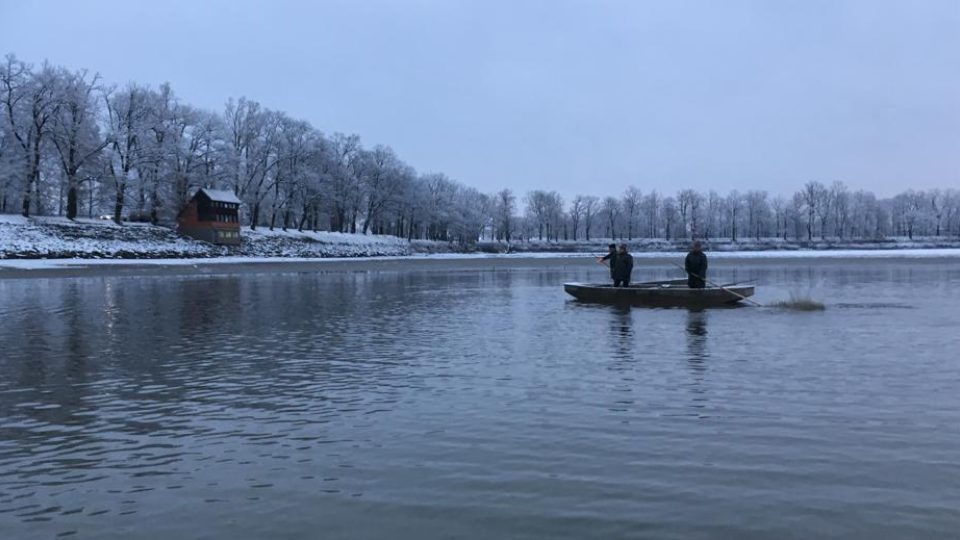 Už zimní počasí provází výlov rybníka Svět na Třeboňsku