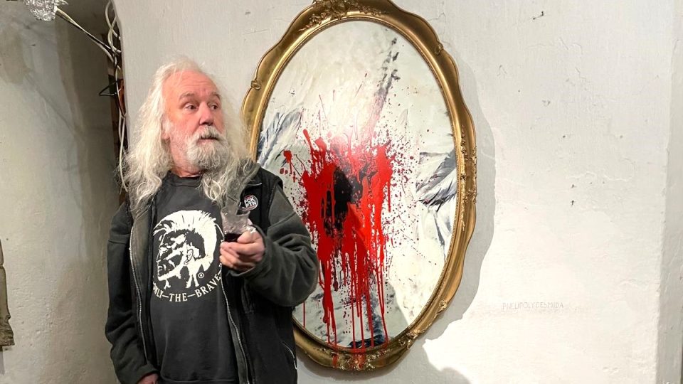 Abbé Libansky vystavuje ve své Galerii Masna ve Slavonicích. Expozice má název Natura Very Morta II