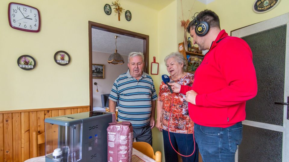 Manželé Chocholovi dostali darem kávovar