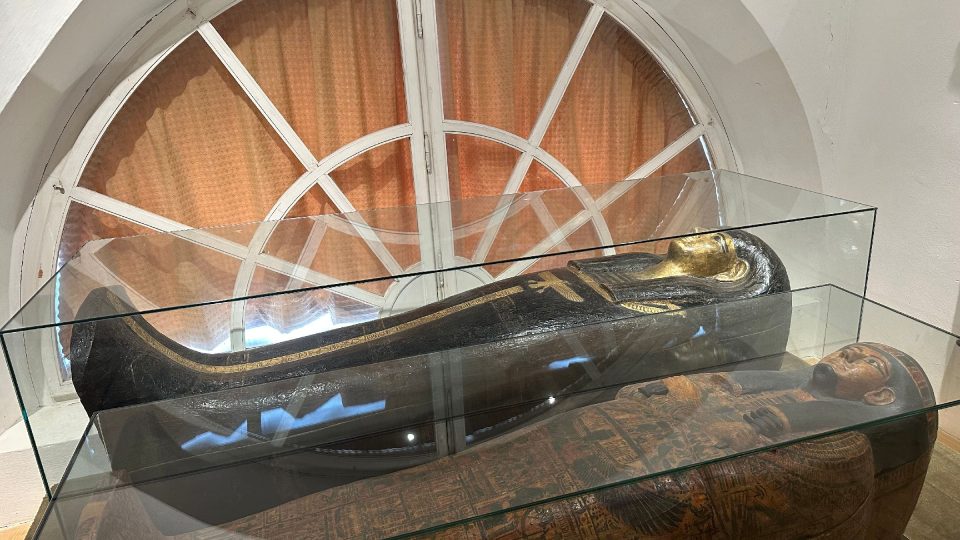 Nejcennějšími exponáty jsou dvě mumie v egyptských rakvích