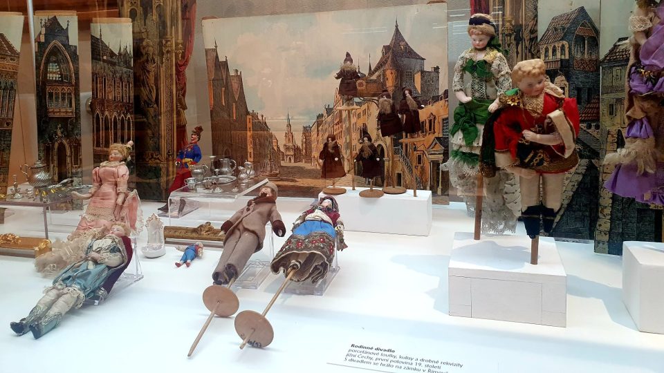 Loutky, marionety a javajky vystavuje Jihočeské muzeum v Českých Budějovicích
