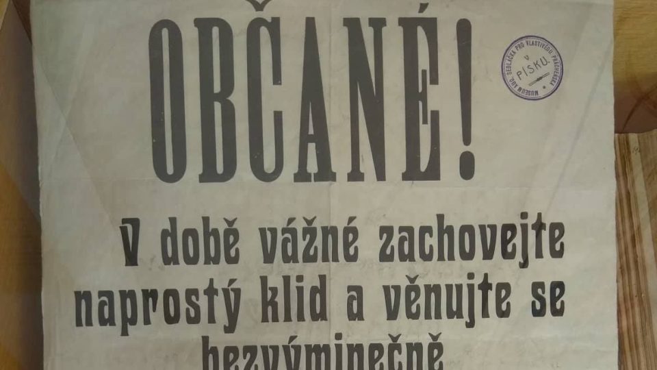 Jak se v některých městech předčasně vyhlašovala samostatnost Československa, připomíná výstava ve státním okresním archivu v Českých Budějovicích