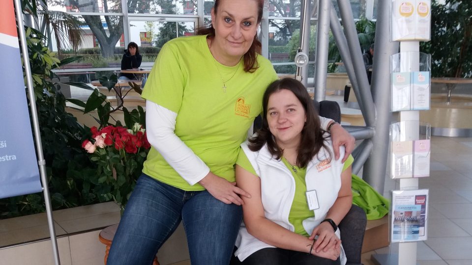 Zaměstnanci českobudějovického domácího hospice svaté Veroniky uspořádali osvětovou kampaň ve vestibulu nemocnice