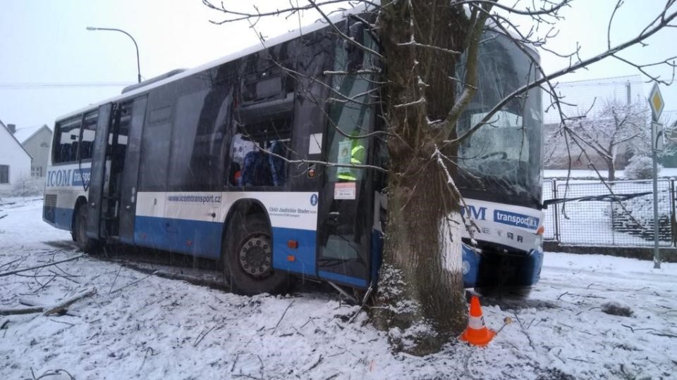 Nehoda autobusu na Tři krále 2021-2