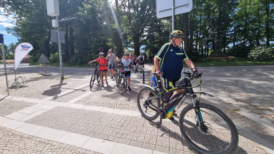 Cyklisty v Třeboni upozorňovali policisté při preventivní akci na možná nebezpečí