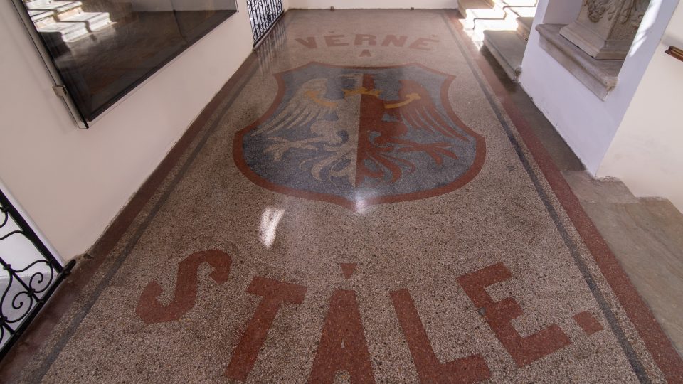 Rodové heslo a erb Kolowratů v dlažbě na podestě hlavního schodiště zámku v Rychnově nad Kněžnou