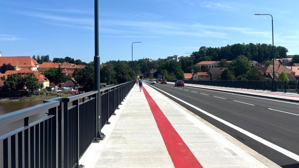 Most přes řeku Vltavu v Týně nad Vltavou je po velké rekonstrukci znovu otevřený