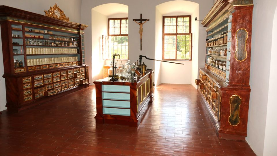 Barokní lékárna v klášteře Zlatá Koruna
