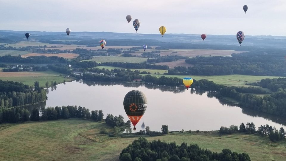 Mistrovství republiky v balónovém létání na letišti v Jindřichově Hradci